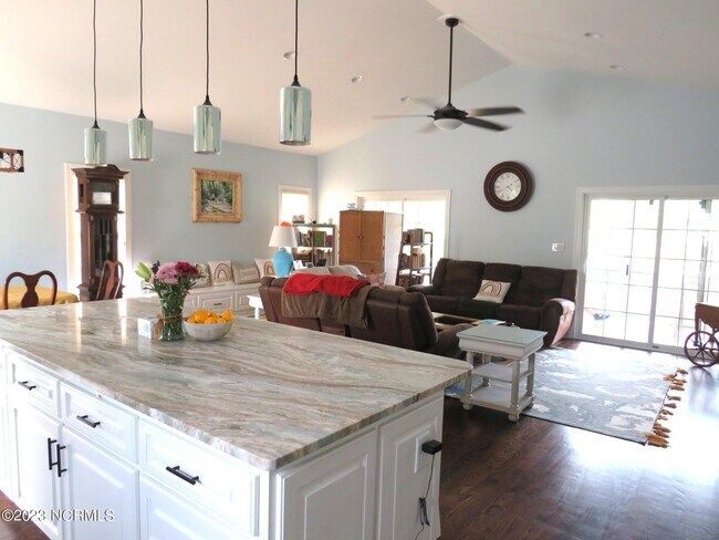 Building Photo - 9805 Outrigger Ct