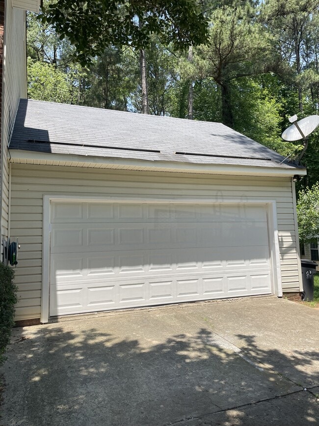 Building Photo - 11901 Henderson Hill Rd