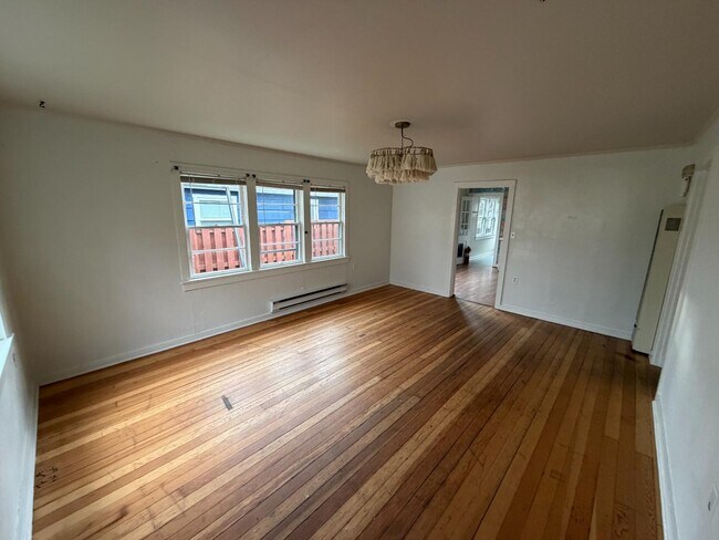 Building Photo - 440 B St