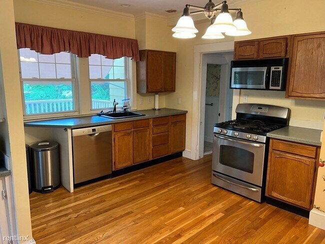Building Photo - 4 br, 3 bath House - 85 Parker St