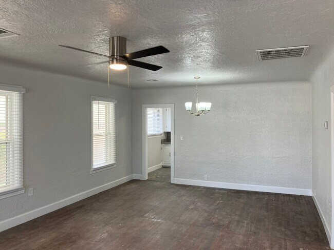 Foto del edificio - 423 E Crescent Ave