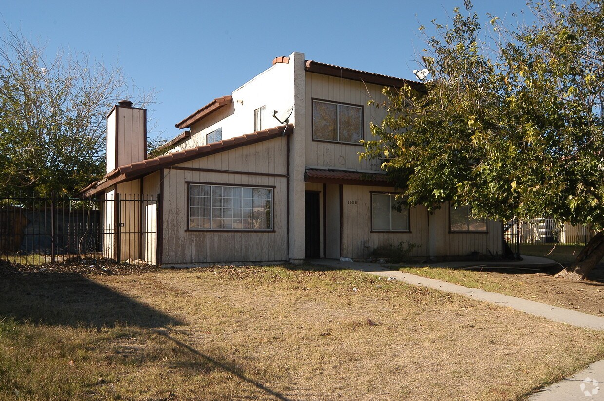 Primary Photo - 1080 N Vista Ave