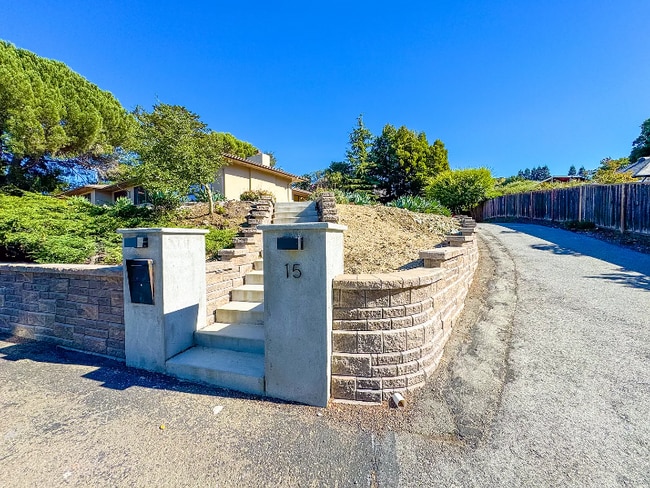 Foto del edificio - 15 Lupine Way