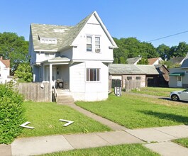 Building Photo - 422 27th St