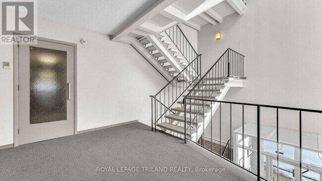 Photo du bâtiment - Available April 1 | $1,850 + $100 Flat Rate Utilities + $50 Parking (per spot)