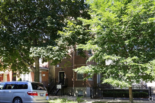 Building Photo - 2710 N Artesian Ave