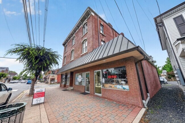 Foto del edificio - 56 W Somerset St