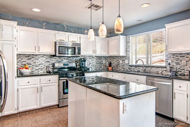 Foto del edificio - 1337 Fieldbrook St