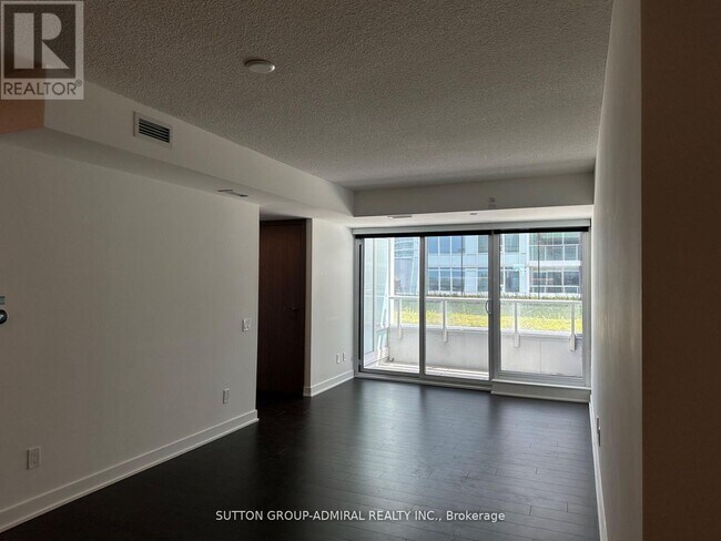 Photo du bâtiment - 17 Bathurst St