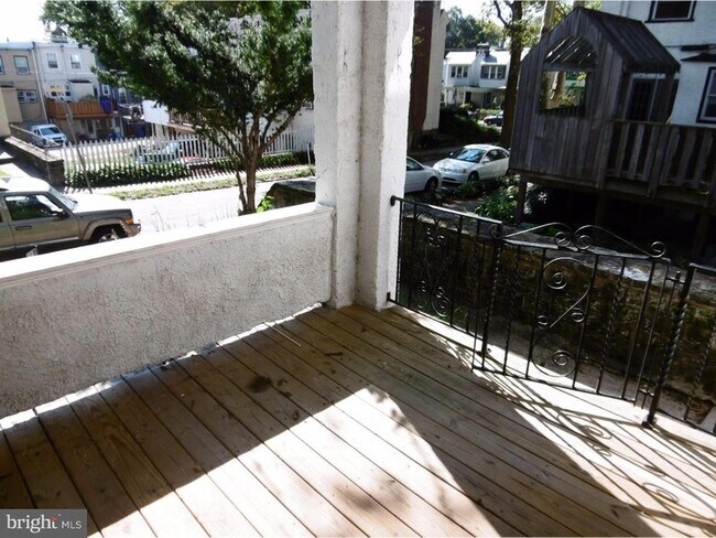 Foto del edificio - 3439 Barclay St