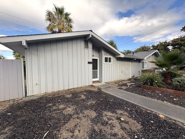 Building Photo - 1061 Alma St