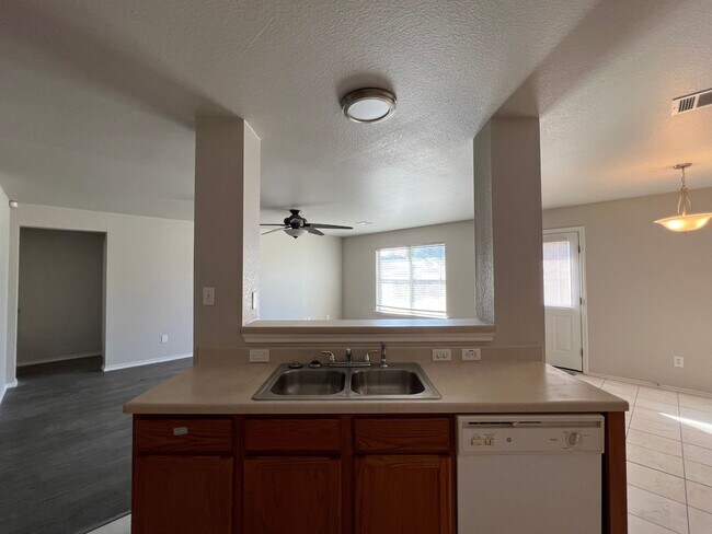 Foto del edificio - 232 Buttercup Way