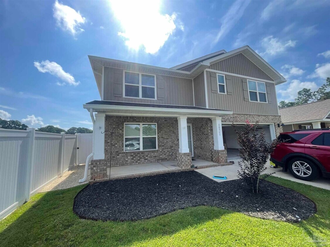 Primary Photo - 10541 Queens Gate Cir