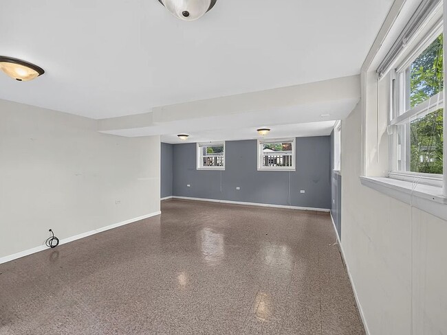 Building Photo - 126 Oaklawn Ave