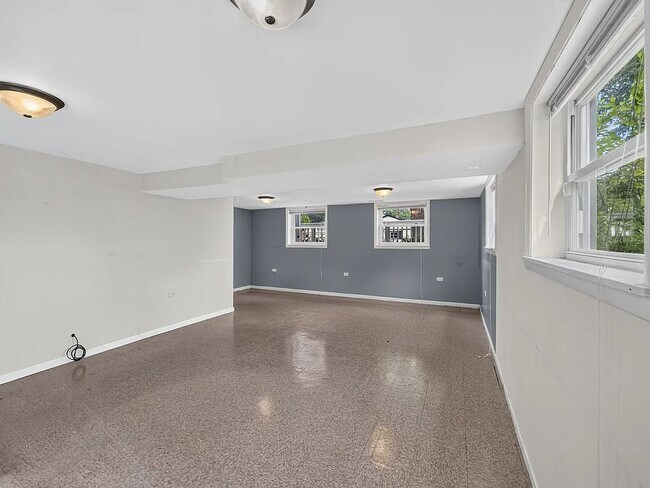 Foto del edificio - 126 Oaklawn Ave