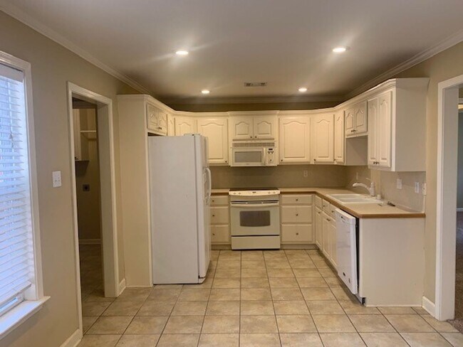 Foto del edificio - Sorry No Smoking and Pets Permitted with Restrictions