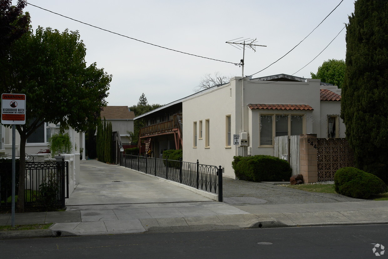 Primary Photo - 644 Fulton St