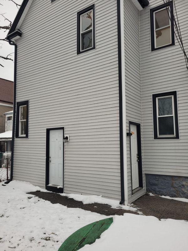 Building Photo - 112 19th St