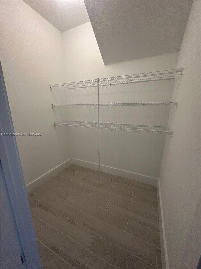 Foto del edificio - 17166 SW 1st Ct