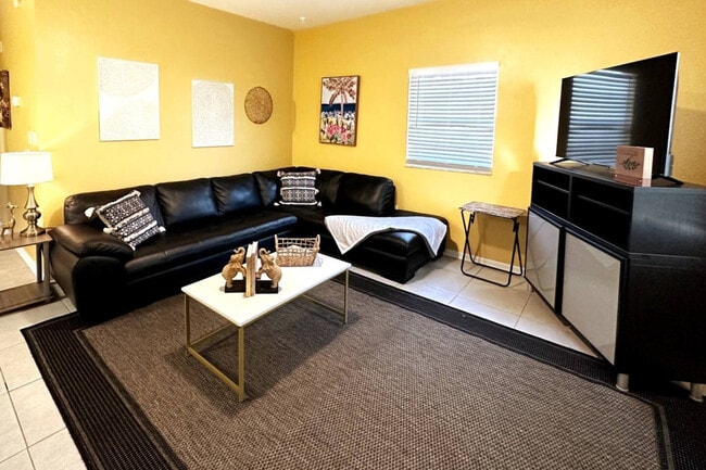 Building Photo - 408 NW 5th Ave