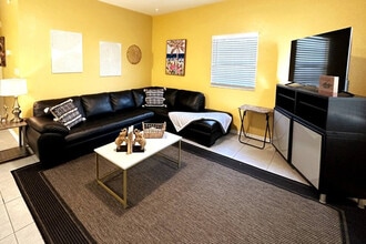 Building Photo - 408 NW 5th Ave