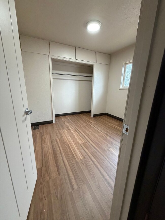 Building Photo - Imlay Duplex