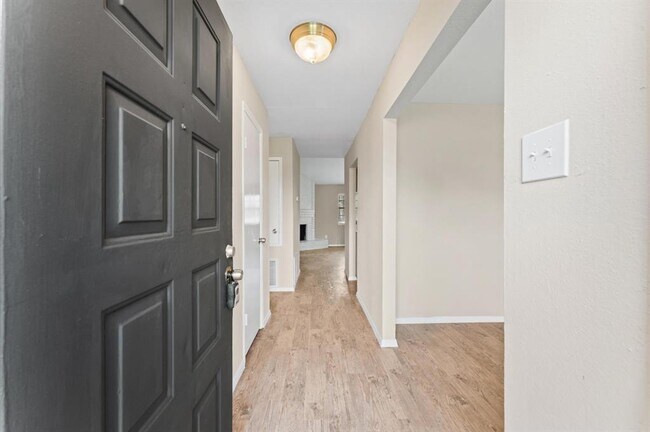 Foto del edificio - 5507 Lynngate Dr