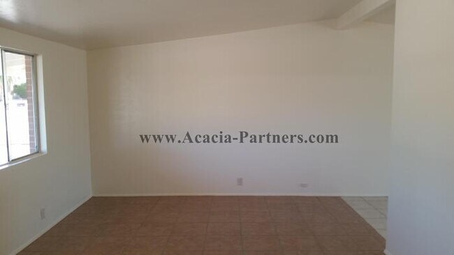 Foto del edificio - Spacious Eastside Property w/ Fenced Yard