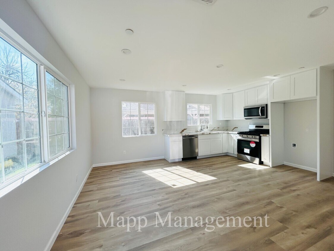 Foto principal - Brand-New 4-Bedroom Split-Level ADU in Res...