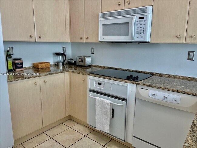 Foto del edificio - 3370 NE 190th St