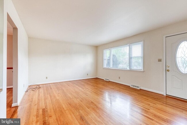 Building Photo - Beautiful 3bd 3bth single family ranch sty...