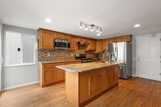 Building Photo - Upgraded home in Cherry Creek 5 School Dis...