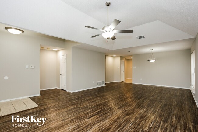 Building Photo - 6912 Club Creek Dr