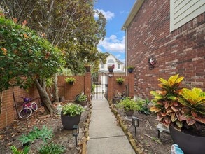 Building Photo - 14402 Westbury Ct