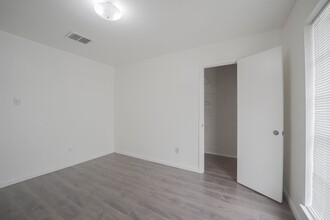 Building Photo - 9811 Mango St
