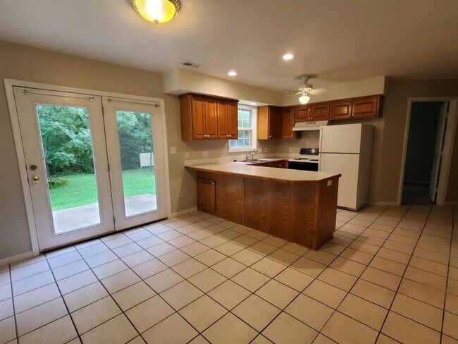 Building Photo - 233 Elm St