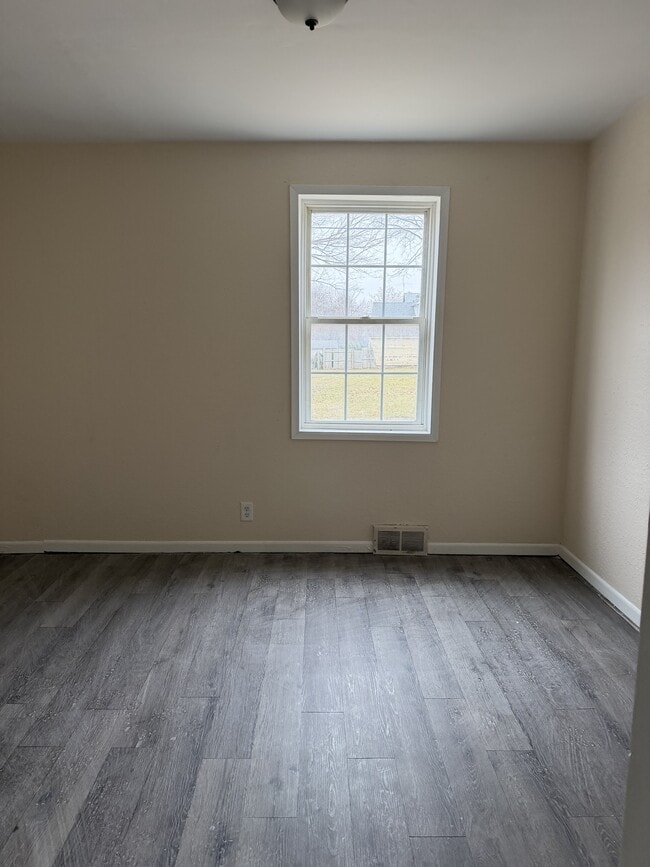 Building Photo - 458 S Float Ave