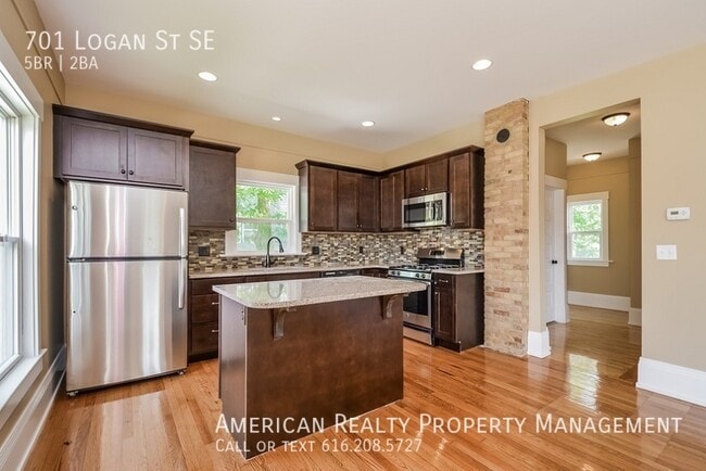 Foto del edificio - 701 Logan St SE