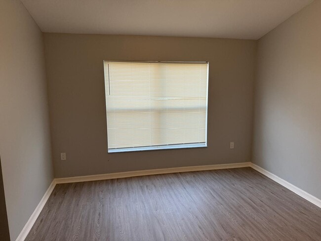 Building Photo - 9832 Carlsdale Dr