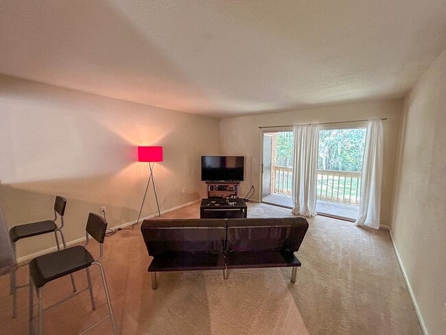 Building Photo - Creeks Edge #269