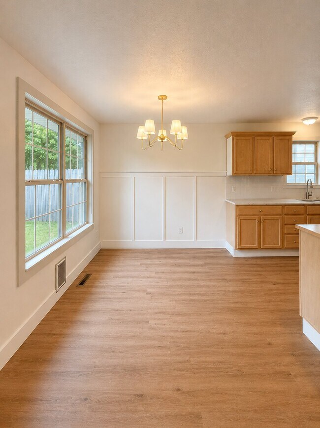 Building Photo - 991 Glen Oaks Dr