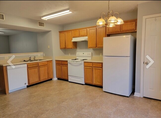 Building Photo - 8011 Logan Dr