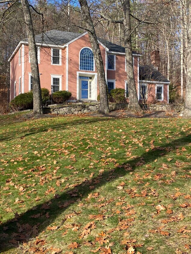 Foto principal - 13 Bear Hill Rd