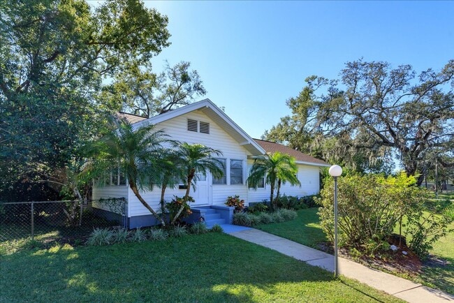 Run don't walk for this one of a kind beautifully maintained Old Florida Charmer on a park like d... - Run don't walk for this one of a kind beautifully maintained Old Florida Charmer on a park like d... House