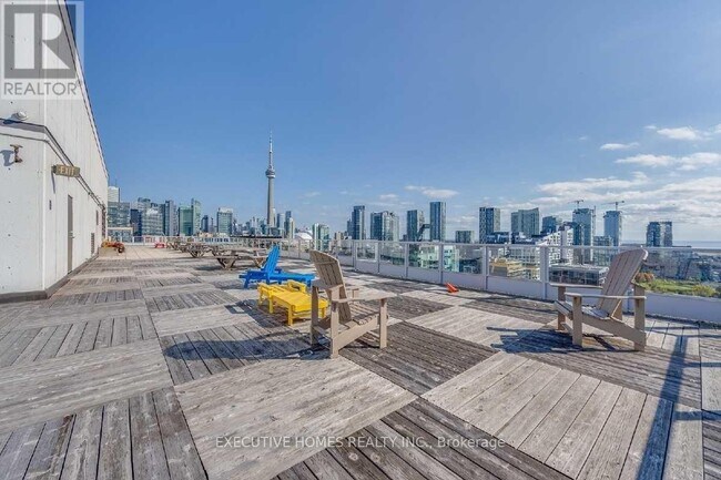Photo du bâtiment - 700-1700 King St W