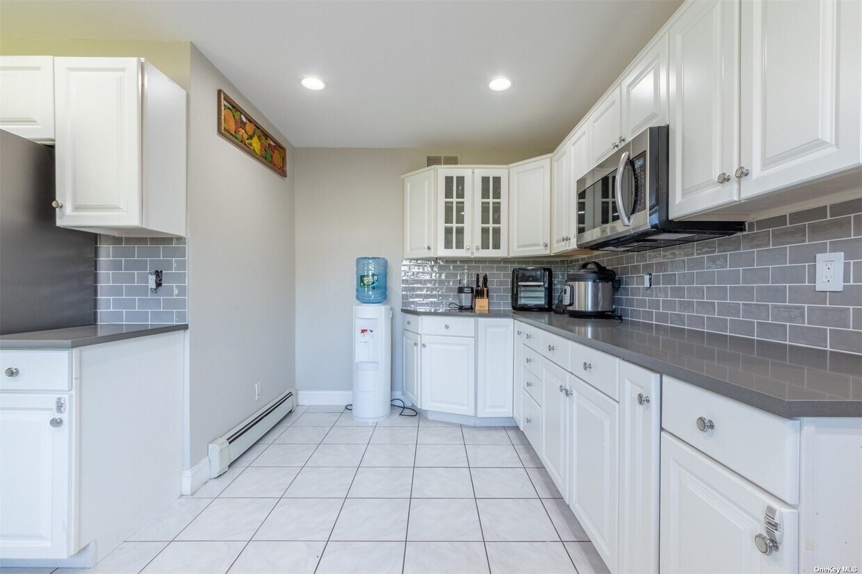Primary Photo - 977 Woodcliff Dr