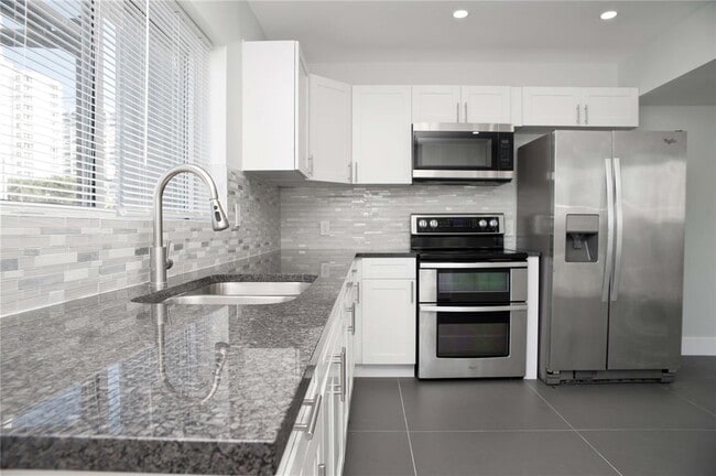 Building Photo - 4051 N Ocean Dr