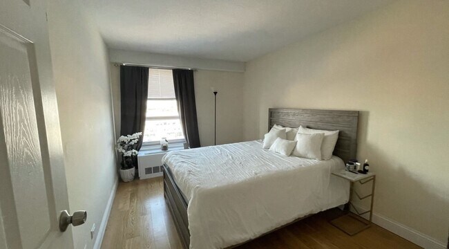 Foto del edificio - 4550 N Winchester Ave