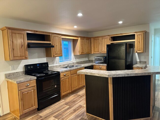 Building Photo - Newer 3 bedroom 2 bathroom house in Thurston!