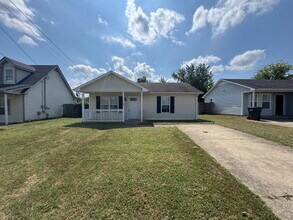 Building Photo - "Cozy Comfort Awaits: Charming 2-Bedroom Home in Oak Grove!"